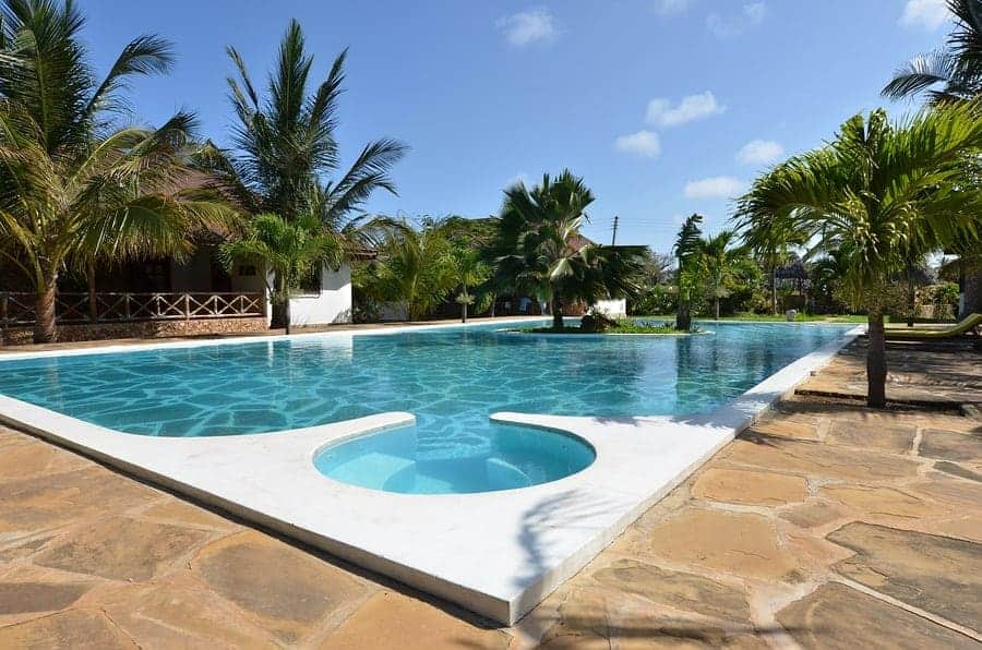 Luxury Pool With Hot Tub