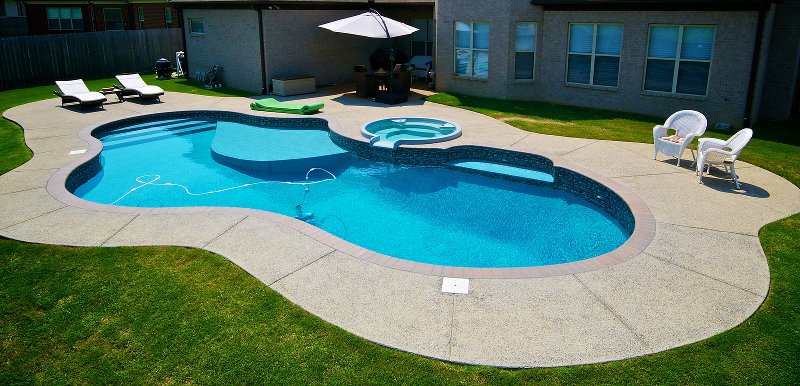 Freeform shaped inground swimming pool