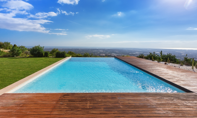 Infinity edge swimming pool with beautiful view